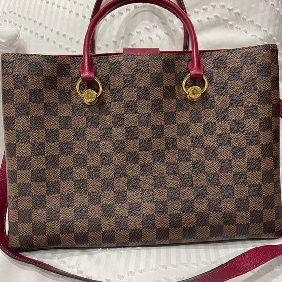 Louis Vuitton Riverside - Picture 2 of 7